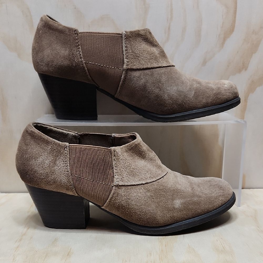 G.H. Bass & Co. Susan Brown Heeled Ankle Boots Tan Suede Shoe Women 8 Leather
